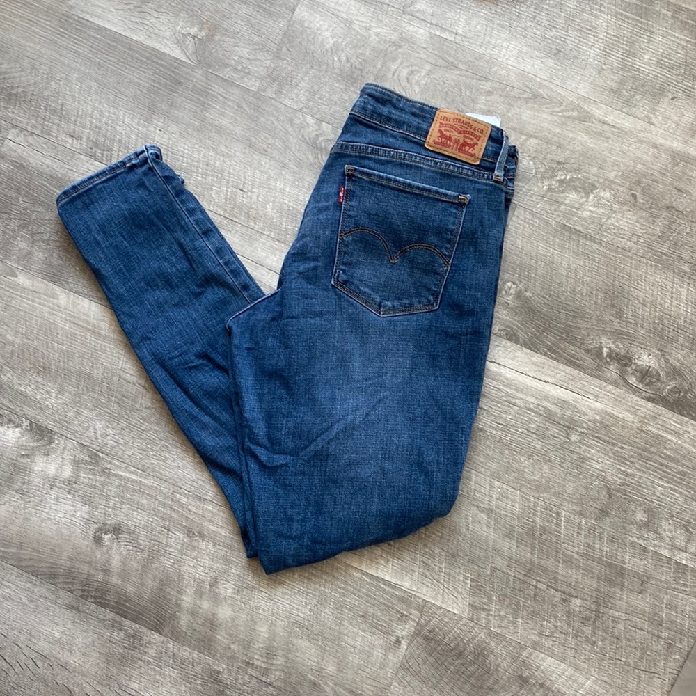 Womens Levi jeans